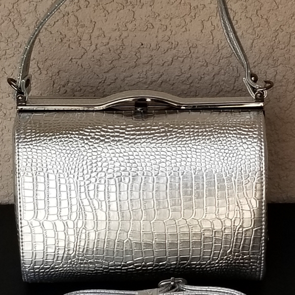 Handbag - Picture 1 of 2